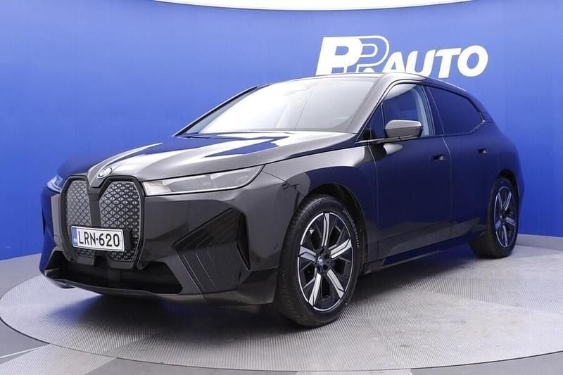 Harmaa Käytetty 2022 BMW iX Sport Line Katumaasturi | 44 990 € (Hyvä tarjous) - Kuva 1/4