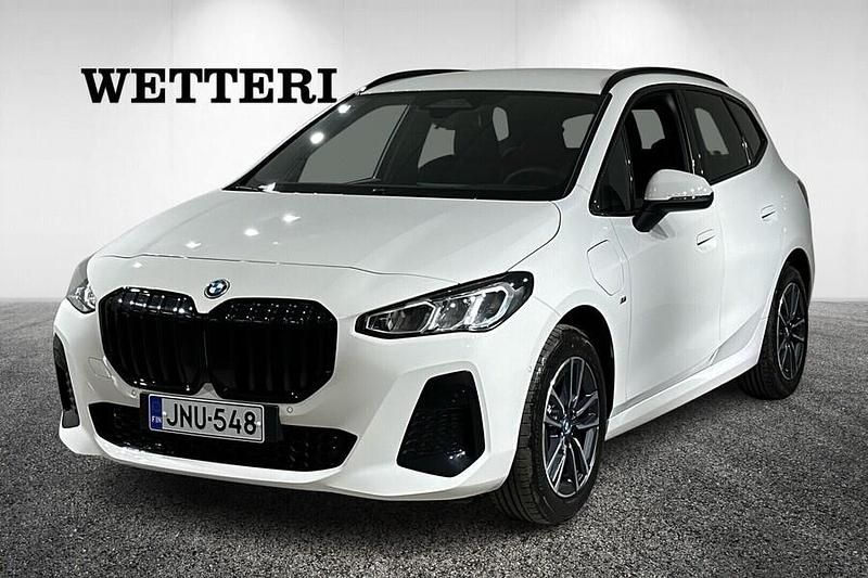 Käytetty BMW 225 Active Tourer M Sport 245 HP (180 kW) 2025 Valkoinen Tila-auto