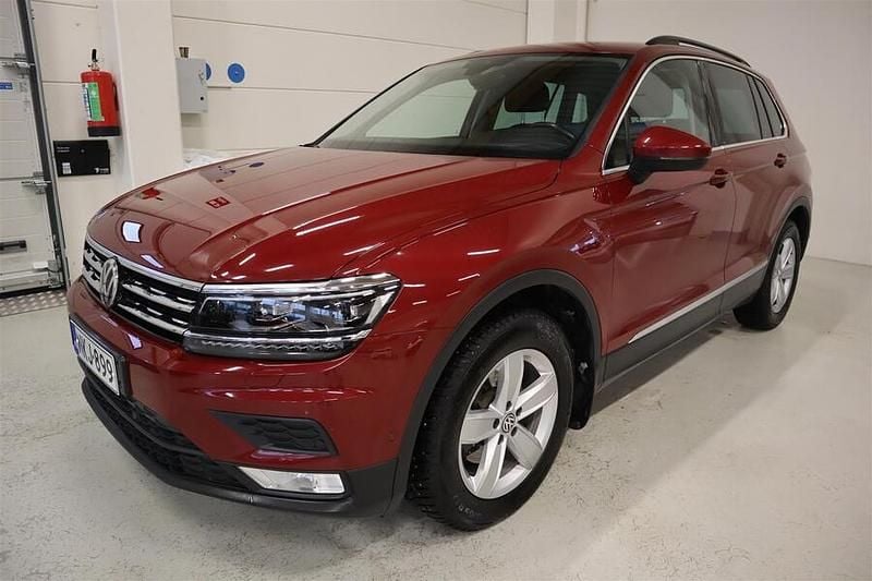 Punainen Käytetty 2016 VW Tiguan Comfortline Katumaasturi | 20 900 € (Perustarjous) - Kuva 1/4