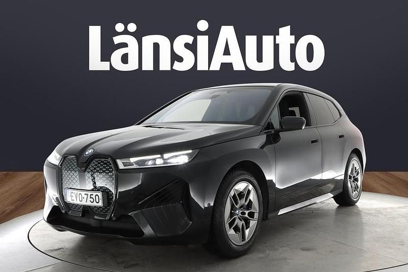 Musta Käytetty 2022 BMW iX Katumaasturi | 40 580 € (Perustarjous) - Kuva 1/1