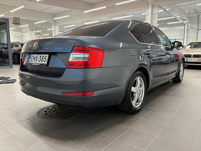 Käytetty Skoda Octavia Elegance 140 HP (102 kW) 2015 Harmaa Viistoperä