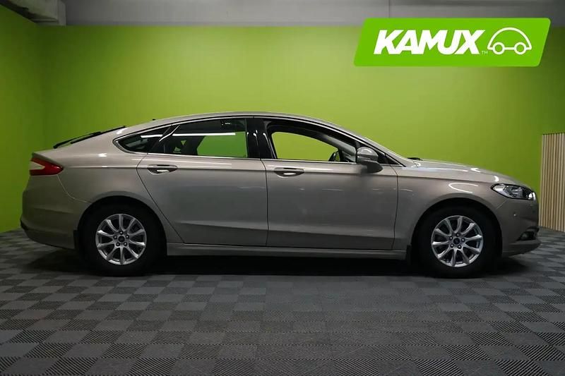 Käytetty Ford Mondeo Titanium 160 HP (117 kW) 2016 Hopea / harmaa Sedan