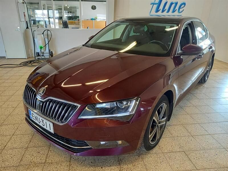 Punainen Käytetty 2015 Skoda Superb Ambition Sedan | 14 790 € (Perustarjous) - Kuva 1/4