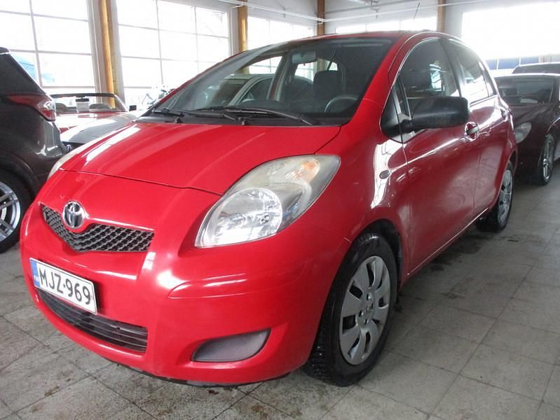 Käytetty Toyota Yaris 101 HP (74 kW) 2010 Punainen Viistoperä