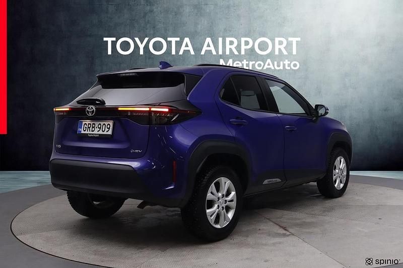 Käytetty Toyota Yaris Cross 116 HP (85 kW) 2024 Sininen Katumaasturi