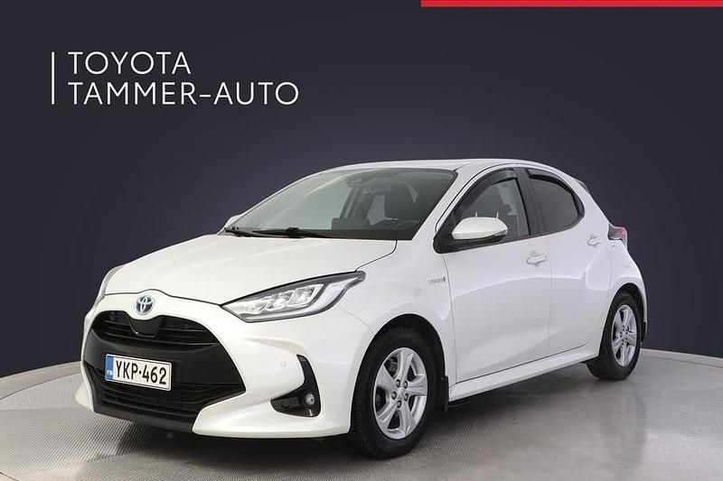 Käytetty Toyota Yaris Hybrid Style 116 HP (85 kW) 2021 Valkoinen Viistoperä