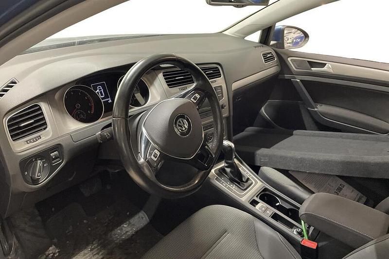 Käytetty VW Golf VII Comfortline 105 HP (77 kW) 2014 Sininen Viistoperä