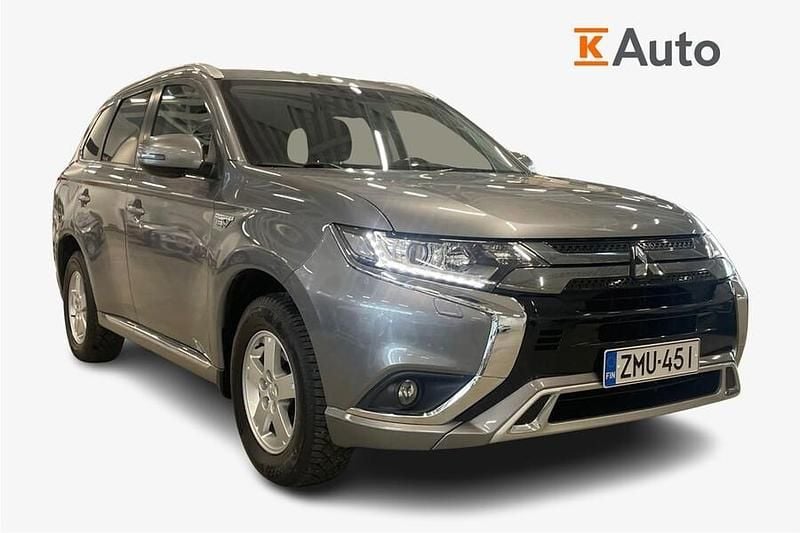 Käytetty Mitsubishi Outlander P-HEV Invite 135 HP (99 kW) 2020 Katumaasturi