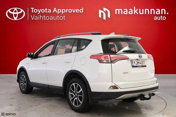 Käytetty Toyota RAV4 Edition 153 HP (112 kW) 2017 Valkoinen Katumaasturi