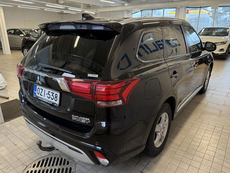 Käytetty Mitsubishi Outlander P-HEV Intense 135 HP (99 kW) 2019 Katumaasturi