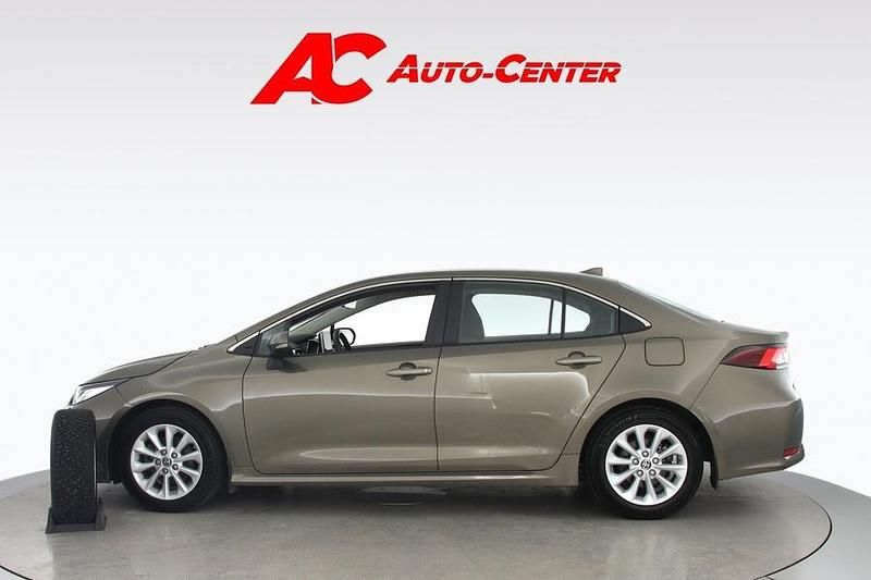 Käytetty Toyota Corolla Active 122 HP (89 kW) 2022 Ruskea (beige) Sedan