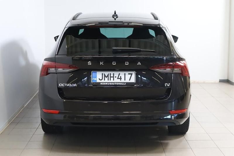 Käytetty Skoda Octavia Style 150 HP (110 kW) 2021 Musta Farmari