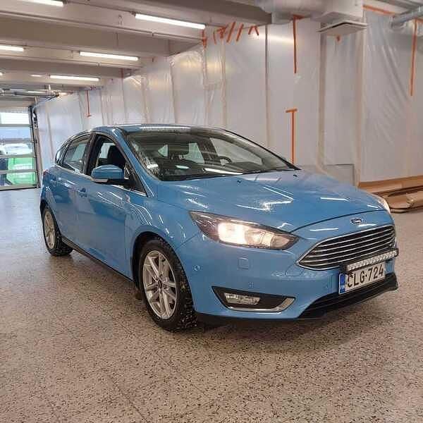 Käytetty Ford Focus Titanium 125 HP (91 kW) 2016 Sininen Viistoperä