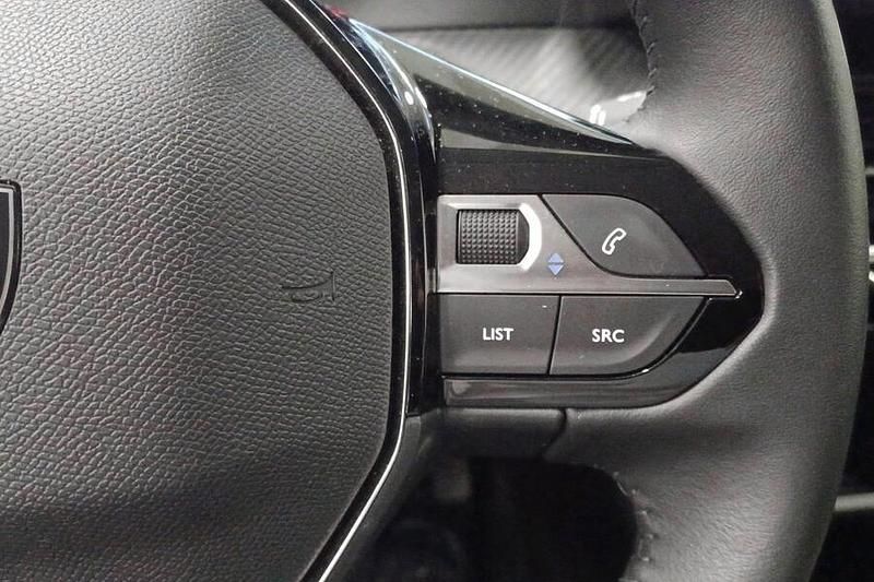 Käytetty Peugeot 208 Active 75 HP (55 kW) 2024 Keltainen Viistoperä