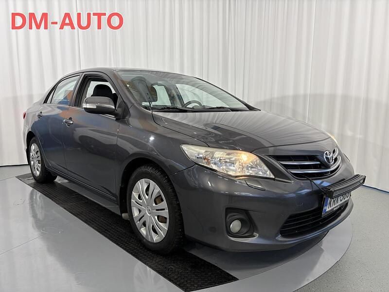 Käytetty Toyota Corolla Sol 132 HP (97 kW) 2012 Harmaa Sedan