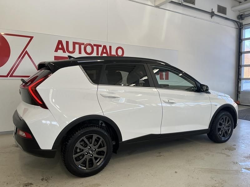 Käytetty Hyundai Bayon 120 HP (88 kW) 2023 Valkoinen Katumaasturi