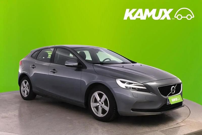 Hopea / harmaa Käytetty 2019 Volvo V40 Business Edition Sedan | 17 880 € (Perustarjous) - Kuva 1/4