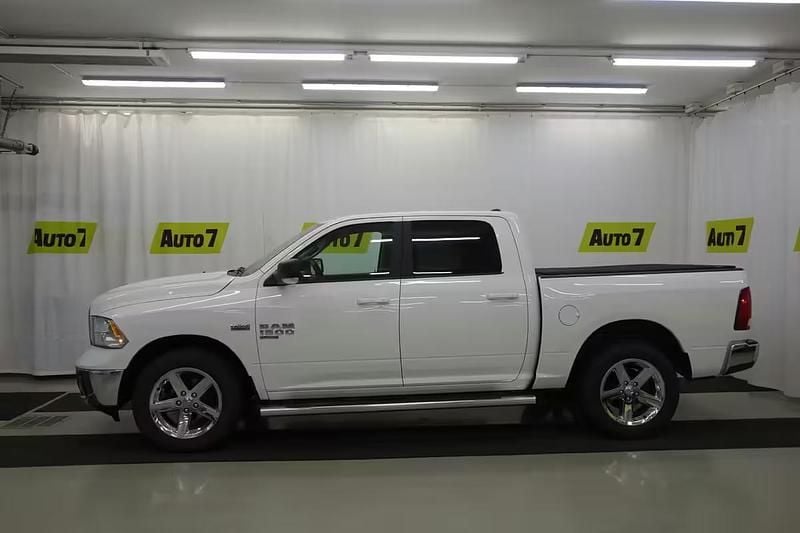 Käytetty Dodge Ram 401 HP (294 kW) 2020 Met. musta Nouto