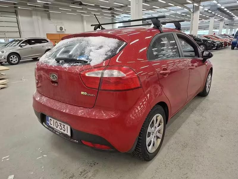 Käytetty Kia Rio LX 86 HP (63 kW) 2012 Punainen Viistoperä