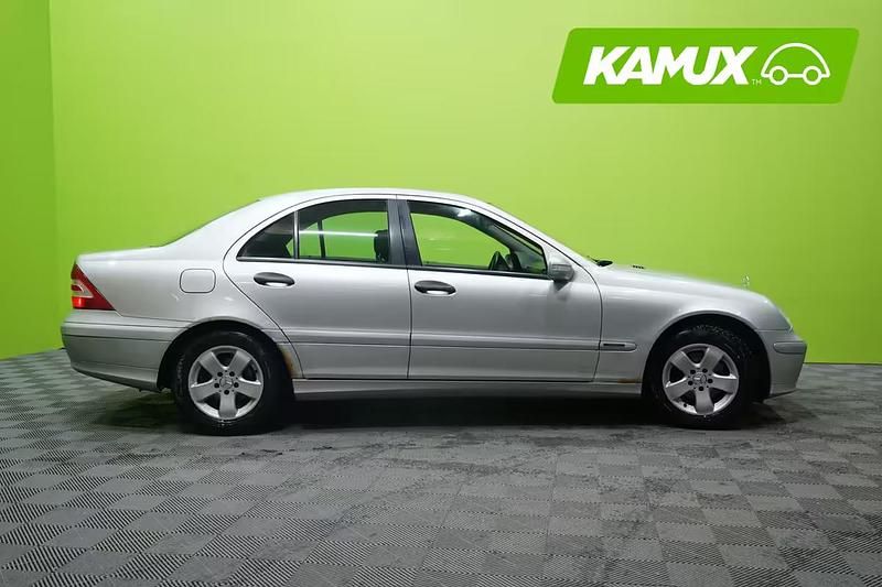 Käytetty Mercedes C180 143 HP (105 kW) 2004 Hopea / harmaa Sedan