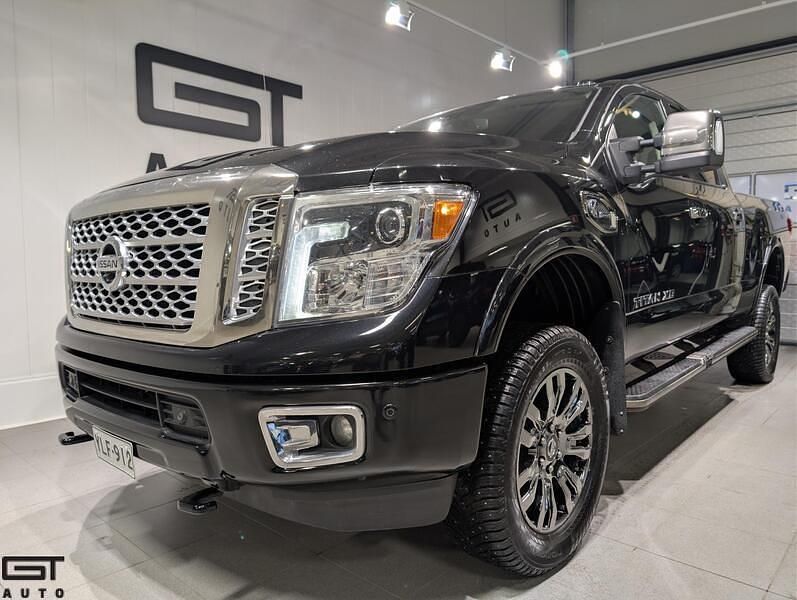 Käytetty Nissan Titan XD Platinum 310 HP (228 kW) 2016 Nouto