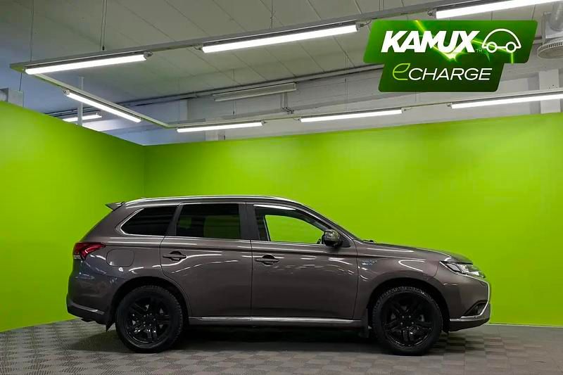 Käytetty Mitsubishi Outlander P-HEV Active 135 HP (99 kW) 2021 Katumaasturi