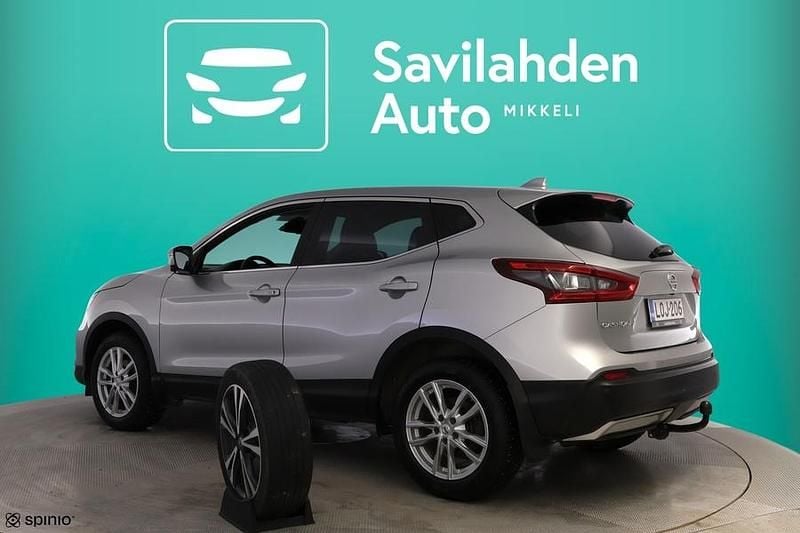 Käytetty Nissan Qashqai N-Connecta 116 HP (85 kW) 2017 Hopea Katumaasturi
