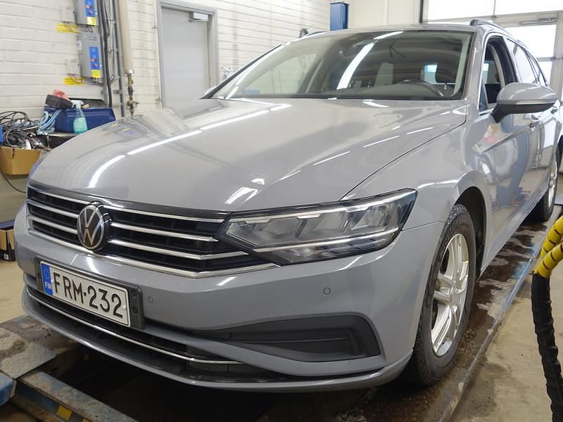 Käytetty VW Passat Business 150 HP (110 kW) 2023 Harmaa Farmari