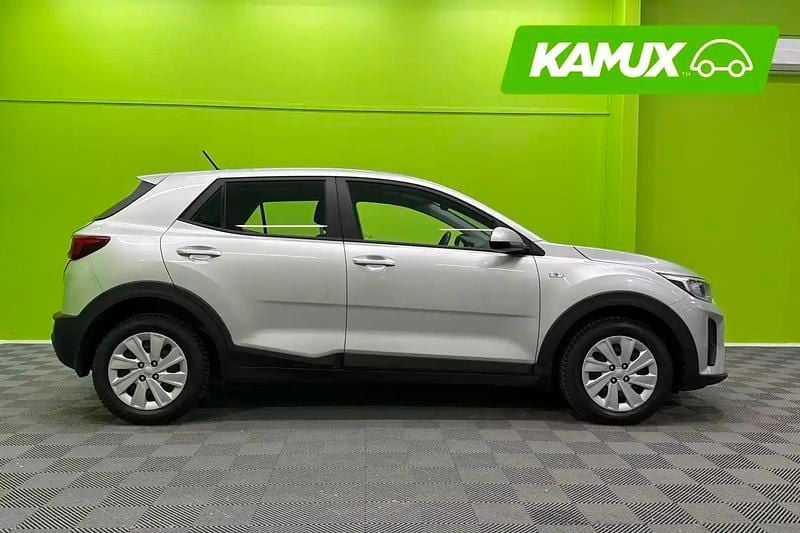Käytetty Kia Stonic LX 101 HP (74 kW) 2024 Hopea / harmaa Katumaasturi