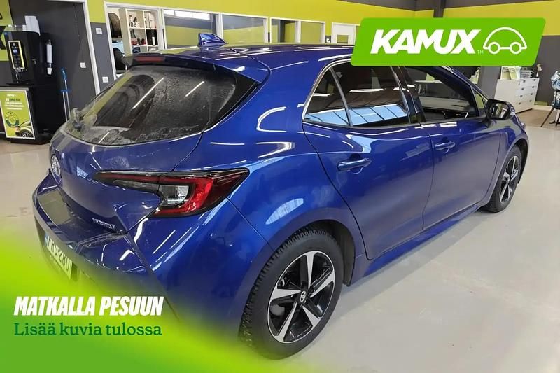Käytetty Toyota Corolla Edition 140 HP (102 kW) 2024 Sininen Viistoperä