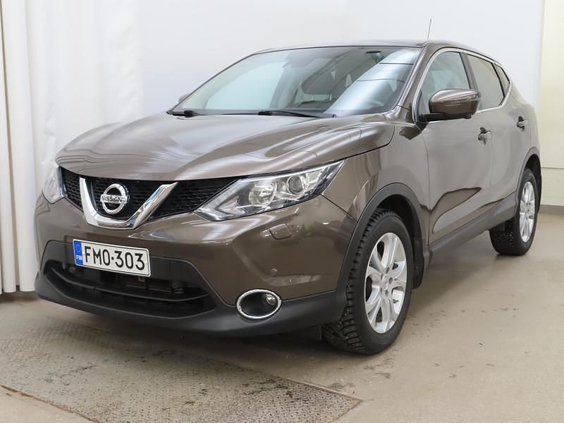 Käytetty Nissan Qashqai N-Connecta 116 HP (85 kW) 2017 Ruskea Katumaasturi