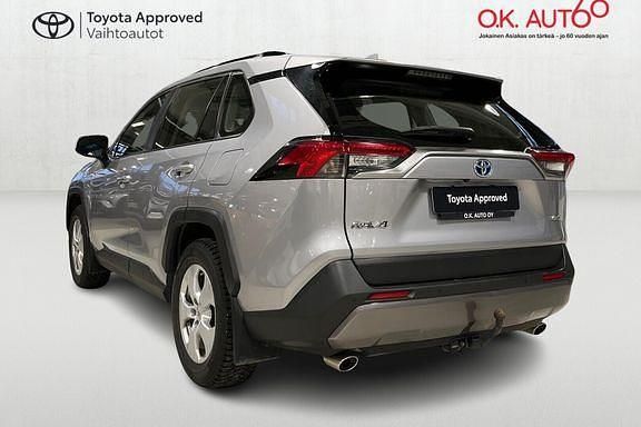 Käytetty Toyota RAV4 Active 176 HP (129 kW) 2021 Hopea Katumaasturi