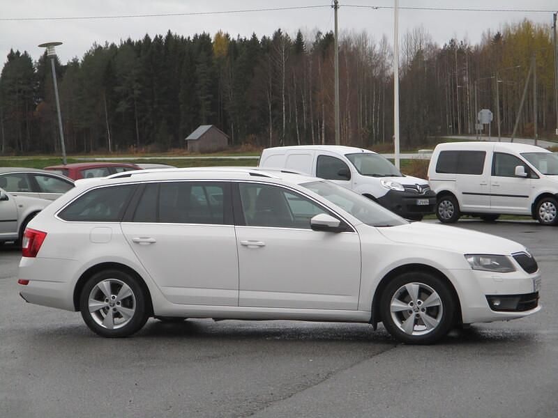 Valkoinen Käytetty 2017 Skoda Octavia Style Farmari | 13 900 € (Perustarjous) - Kuva 1/4