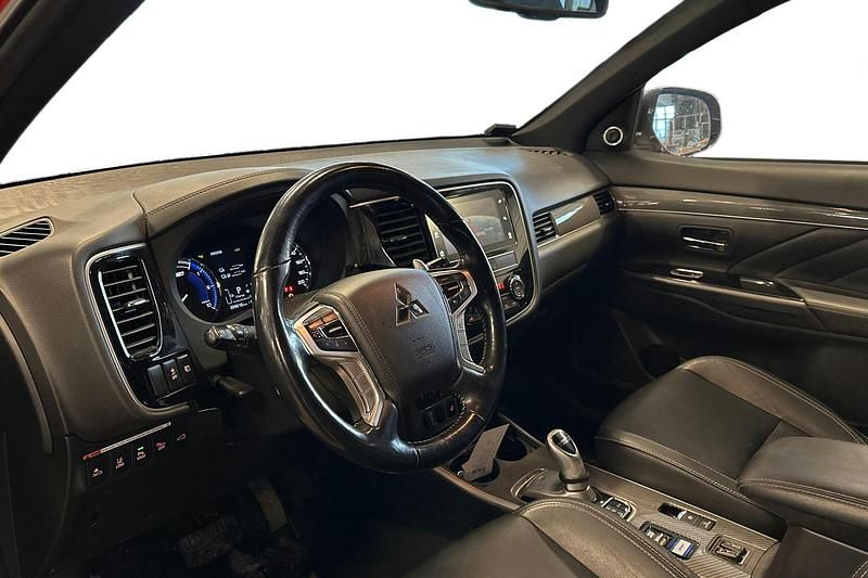 Käytetty Mitsubishi Outlander P-HEV 133 HP (97 kW) 2019 Punainen Katumaasturi