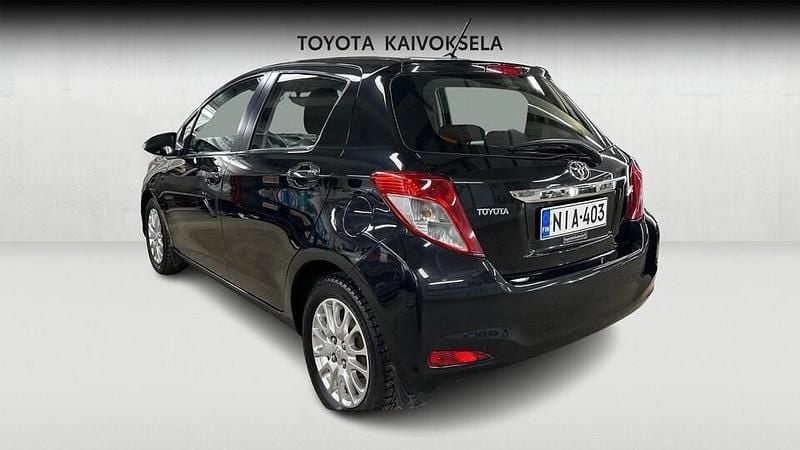 Käytetty Toyota Yaris Multidrive S 99 HP (72 kW) 2012 Musta Viistoperä