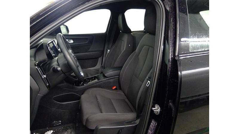 Käytetty Volvo XC40 Plus 169 kW (231 HP) 2023 Musta Katumaasturi