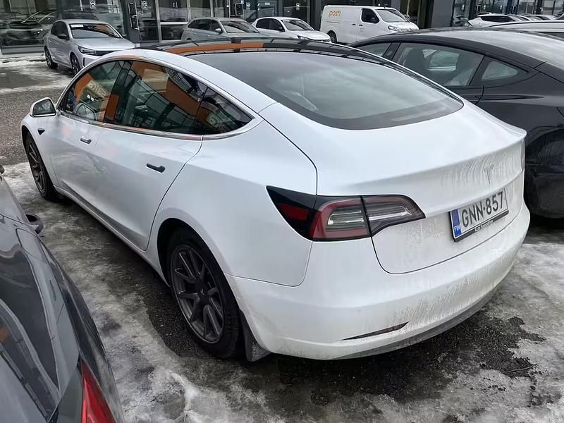 Käytetty Tesla Model 3 Standard Range 239 kW (325 HP) 2019 Sedan