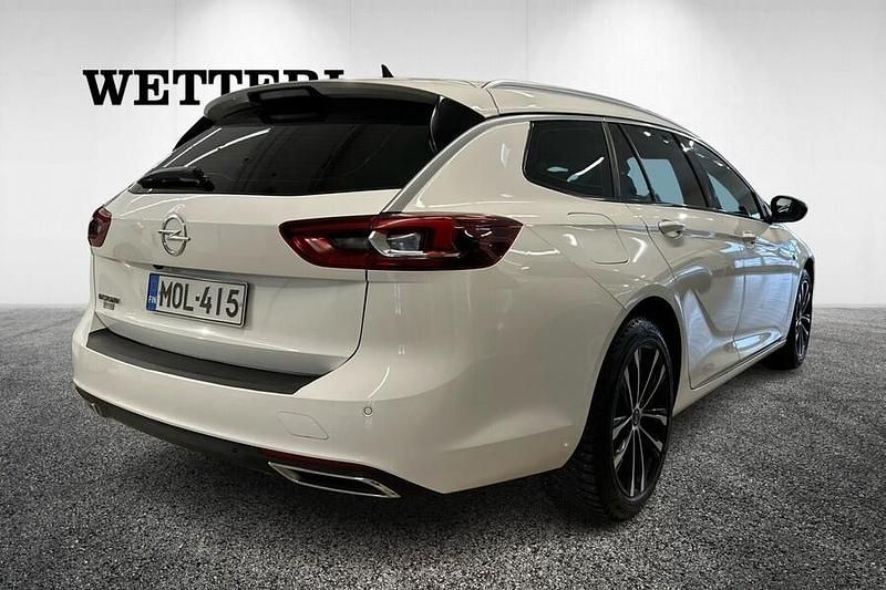 Käytetty Opel Insignia Executive 174 HP (127 kW) 2022 Valkoinen Farmari