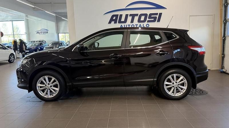 Käytetty Nissan Qashqai Acenta 116 HP (85 kW) 2017 Violetti Katumaasturi