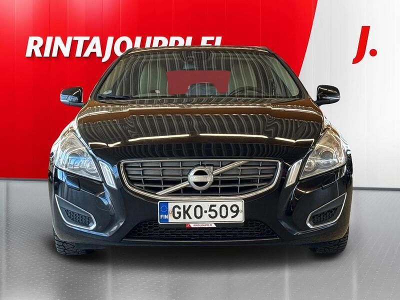 Käytetty Volvo V60 Momentum 114 HP (83 kW) 2012 Musta Farmari