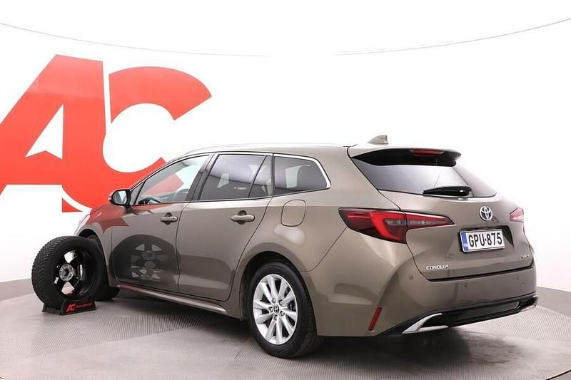 Käytetty Toyota Corolla Edition 140 HP (102 kW) 2024 Oxide bronze Farmari