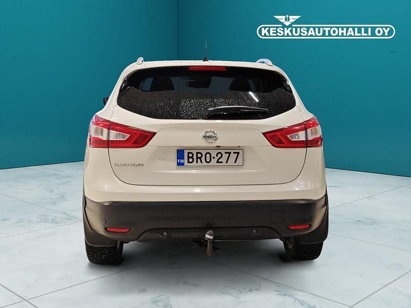Käytetty Nissan Qashqai Tekna 131 HP (96 kW) 2014 Valkoinen Katumaasturi