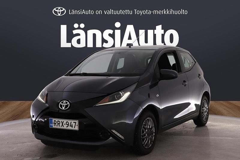 Käytetty Toyota Aygo X-play 69 HP (50 kW) 2014 Viistoperä