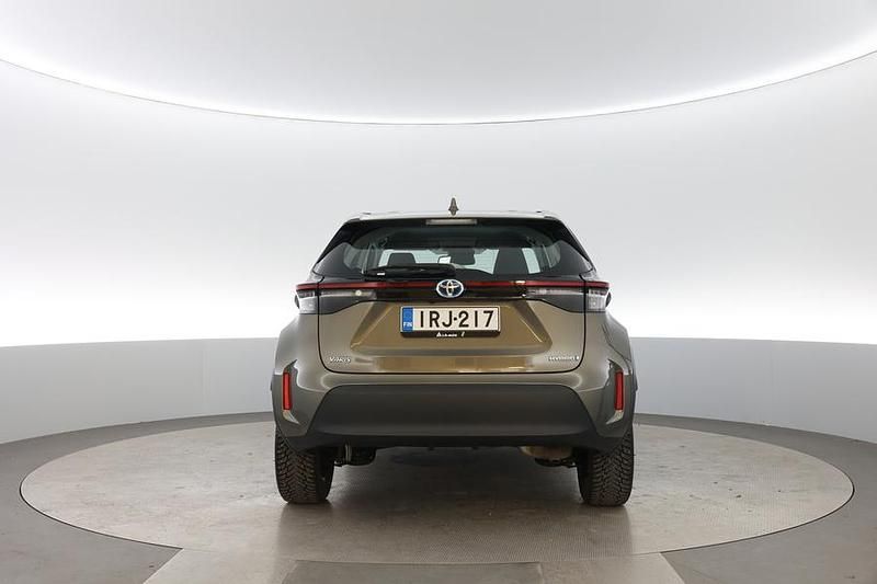 Käytetty Toyota Yaris Cross Active 116 HP (85 kW) 2023 Ruskea (beige) Katumaasturi