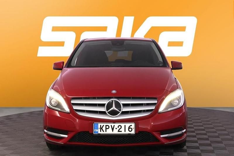 Käytetty Mercedes B180 Business 122 HP (89 kW) 2011 Tila-auto