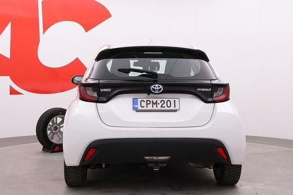 Käytetty Toyota Yaris Active 114 HP (83 kW) 2021 Pearl white Viistoperä
