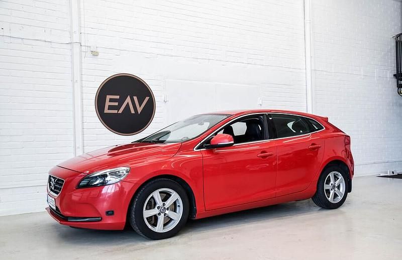 Punainen Käytetty 2013 Volvo V40 Business Edition Farmari | 6 490 € (Perustarjous) - Kuva 1/4