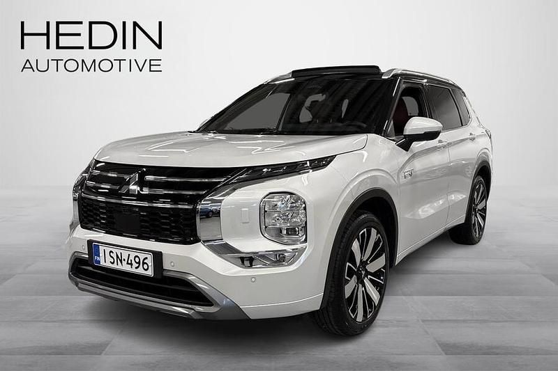 Valkoinen Käytetty 2025 Mitsubishi Outlander P-HEV Instyle Katumaasturi | 60 900 € - Kuva 1/4