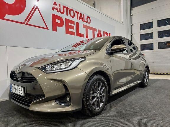 6x1 oxide bronze Käytetty 2024 Toyota Yaris Edition Viistoperä | 22 680 € (Perustarjous) - Kuva 1/4