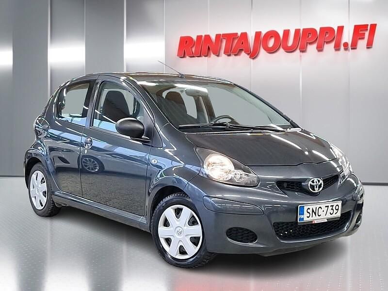 Harmaa Käytetty 2012 Toyota Aygo Cool Viistoperä | 4 880 € (Perustarjous) - Kuva 1/3